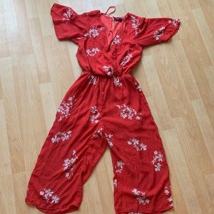 Red floral romper! 🌺